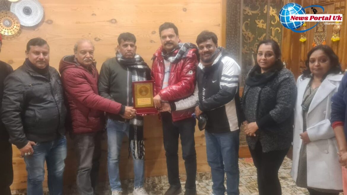 नैनीताल इकाई की अखिल भारतीय कायस्थ महासभा को स्मृति चिन्ह कर किया सम्मानित