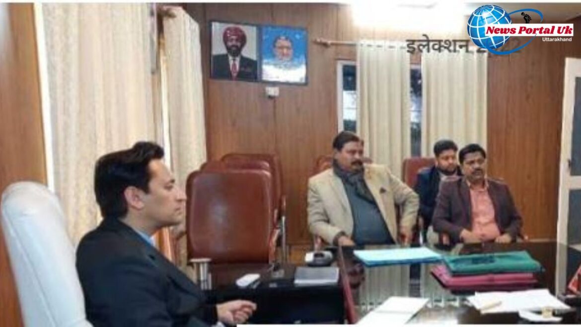 हल्द्वानी – छुट्टी के दिन भी कमिश्नर दीपक रावत ने सुनी फरियादियों की समस्या, इस सड़क के पुनःनिर्माण के दिये निर्देश..