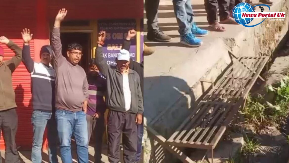 क्षतिग्रस्त नाली निर्माण की मांग को लेकर व्यापारियों ने किया पीडब्ल्यूडी के खिलाफ प्रदर्शन