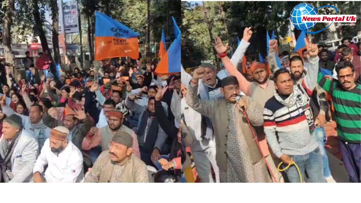 स्वराज सेवा दल ने बुद्ध पार्क में दिया एक दिवसीय धरना, अपनी मांगों को लेकर निकल रहे थे रैली, प्रशासन ने नहीं दी थी अनुमति