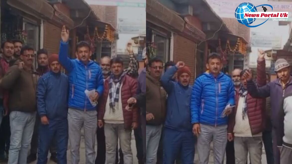 यूजर चार्ज के विरोध में लोगों ने प्रशासक व ईओ के खिलाफ किया प्रदर्शन