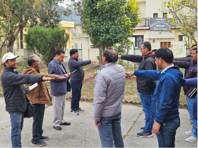 कार्यालयों एवं विभागों में दिलवाई मतदाता जागरूकता शपथ