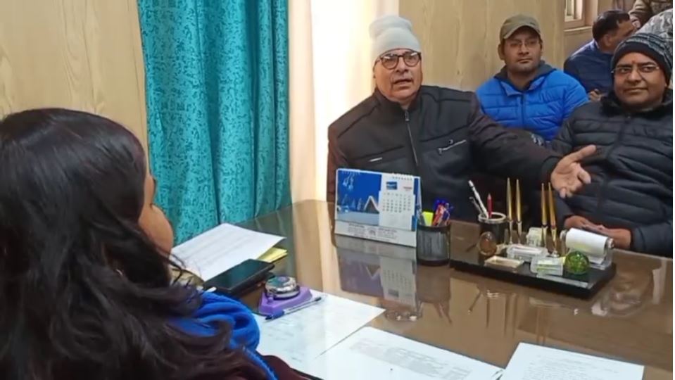 सफेद पट्टी के भीतर ग्राहक खड़े कर सकेंगे दुपहिया वाहन एसडीएम के साथ हुई बैठक में हुआ निर्णय