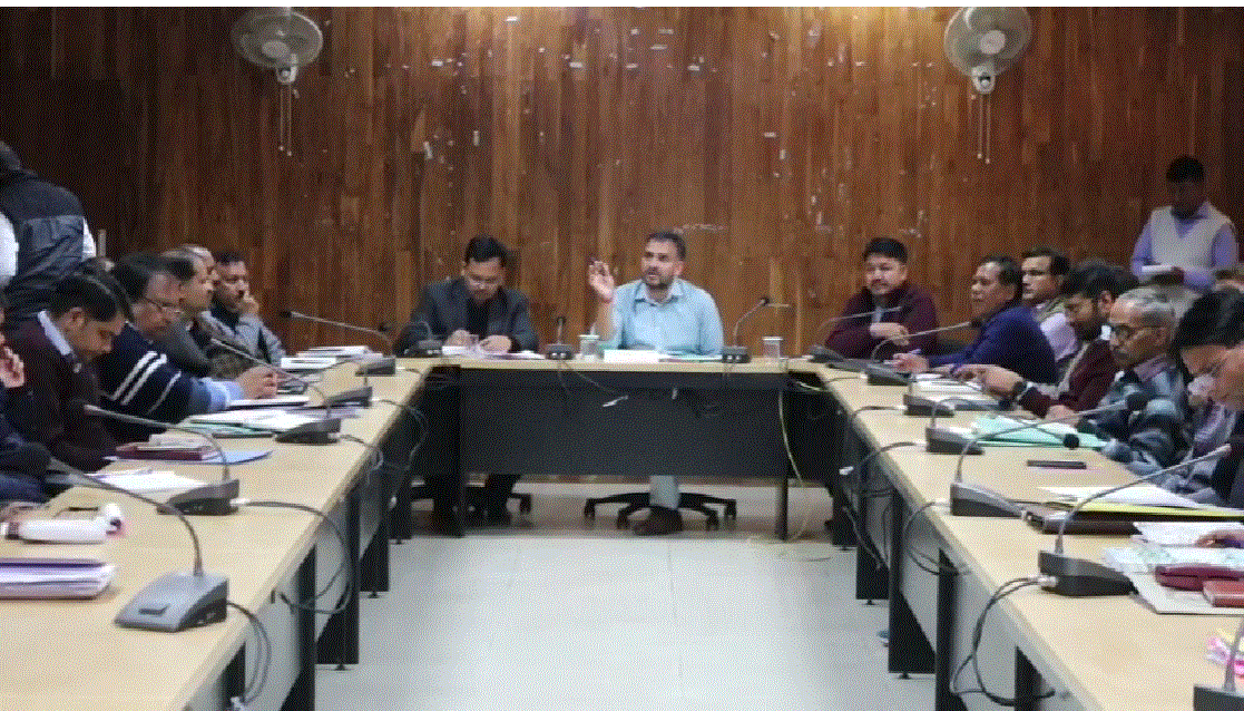 जिलाधिकारी ने सुनी जनता की शिकायते