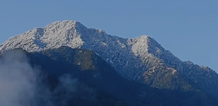 मौसम का बदला मिजाज, लगातार दिनों की बारिश एंव बर्फबारी के बाद आज खिली धूप