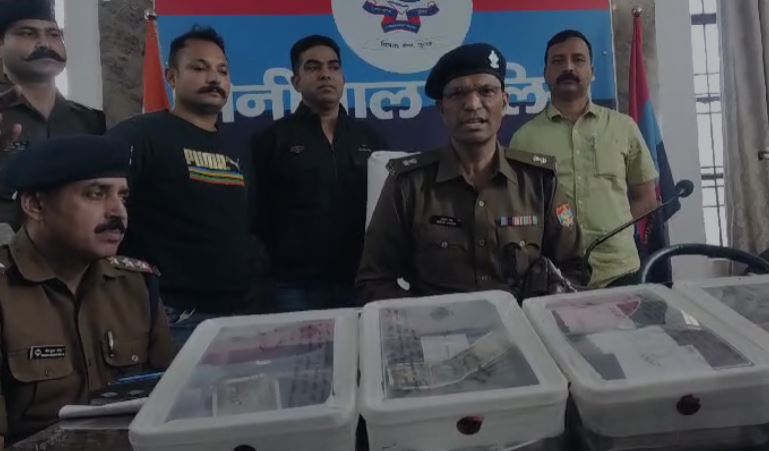 पुलिस को मिली बड़ी कामयाबी 15 लाख की नगदी सहित ऑनलाइन सट्टे मेंSOG ने पांच व्यक्ति को किया गिरफ्तार