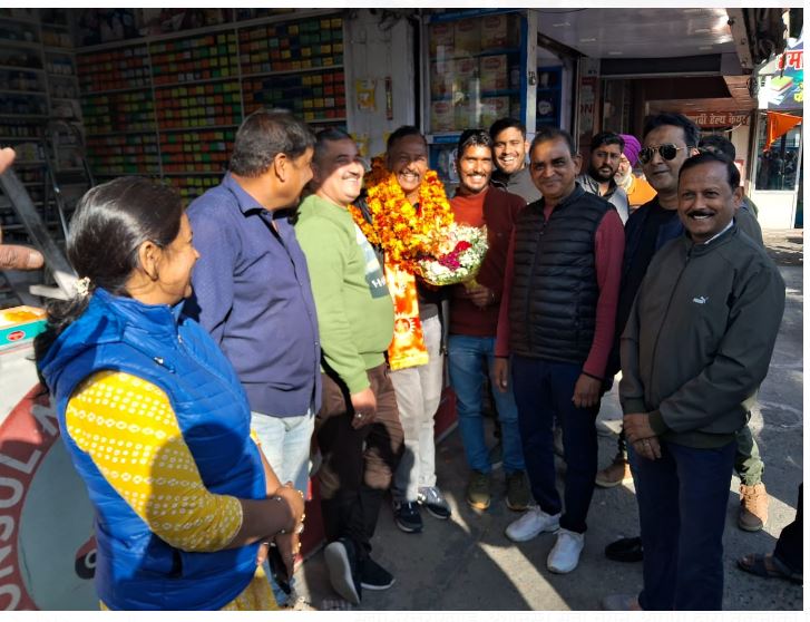 प्रांतीय उद्योग व्यापार प्रतिनिधि मंडल में महत्वपूर्ण दायित्व देने पर केमिस्ट एसोसिएशन के सदस्यों द्वारा किया गया स्वागत