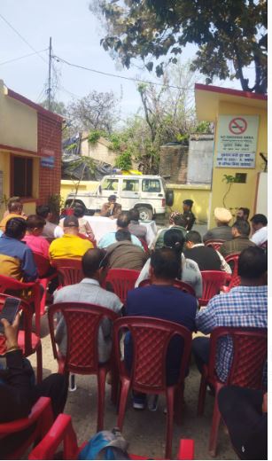 आगामी त्योहारों के दृष्टिगत लालकुआं क्षेत्र में पुलिस ने की सीएलजी की बैठक, हुई अहम मुद्दों पर चर्चा