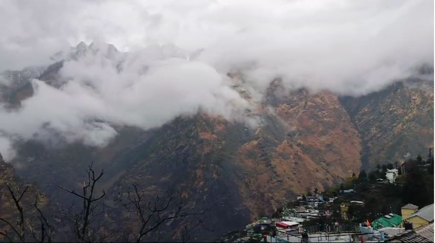 यलो अलर्ट जारी बारिश और बर्फबारी के बाद चल रही शीतलहर भारी,