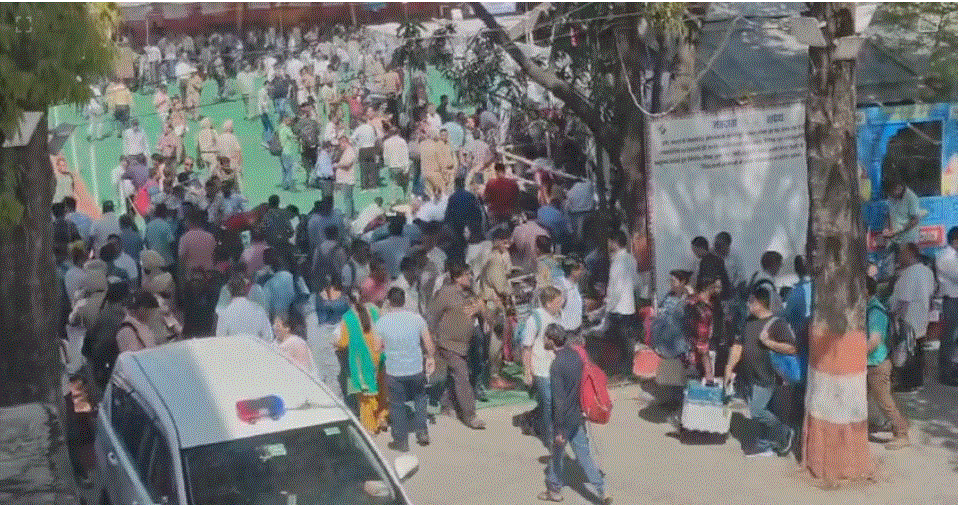 हल्द्वानी: चुनाव कार्यालय से पोलिंग पार्टीया हुई रवाना