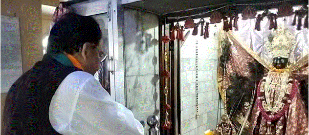 हल्द्वानी- मतदान से पहले अजय भट्ट पहुंचे मंदिर, लिया आशीर्वाद