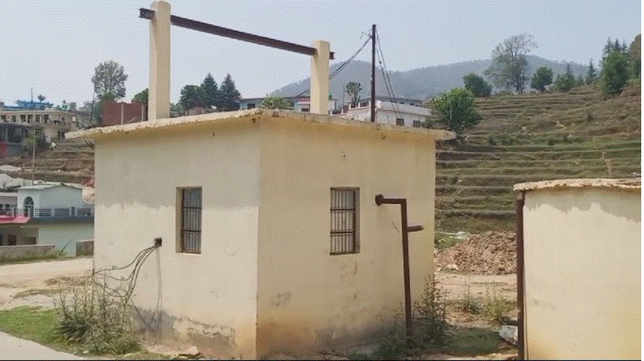 अधूरी पेयजल लाइन निर्माण पर भड़के ग्रामीण जल संस्थान के खिलाफ जताई नाराजगी