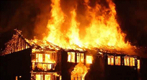 भीषण अग्निकांड, 15 मकान जलकर खाक, पांच लोग झुलसे