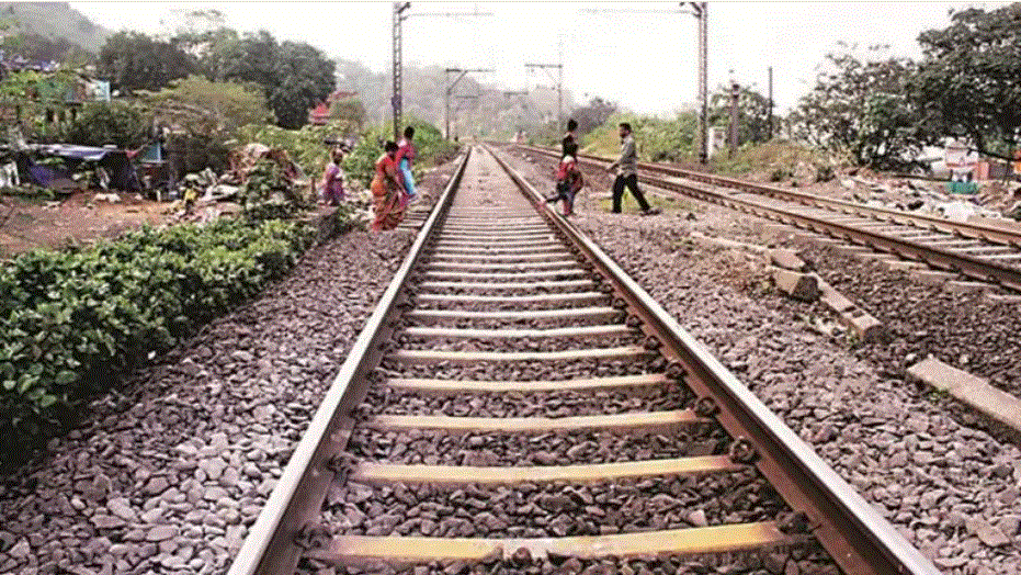 रेलवे लाइन पर रील बनाना पड़ा भारी, ट्रेन की चपेट में आकर 20 साल की युवती की दर्दनाक मौत