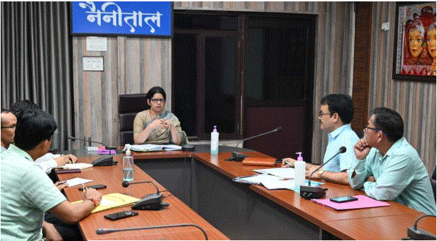 हल्द्वानी – डीएम वंदना सिंह ने पराली,झाड़ झंकार को खेतों में जलाने पर लगाया प्रतिबंध