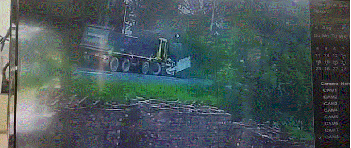 सीसीटीवी में कैद हुई वाहनों की आमने सामने की भिड़ंत