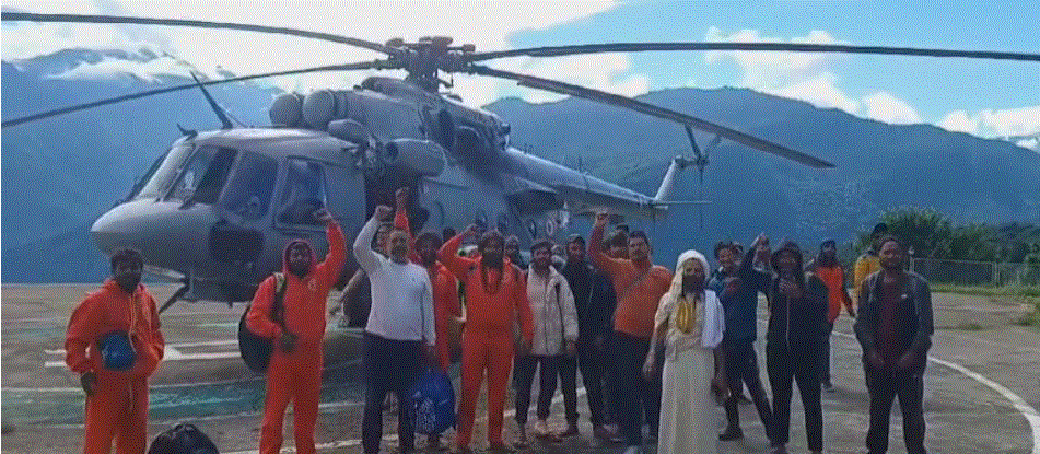 आपदा के समय में राजनीति कर रहे है दल