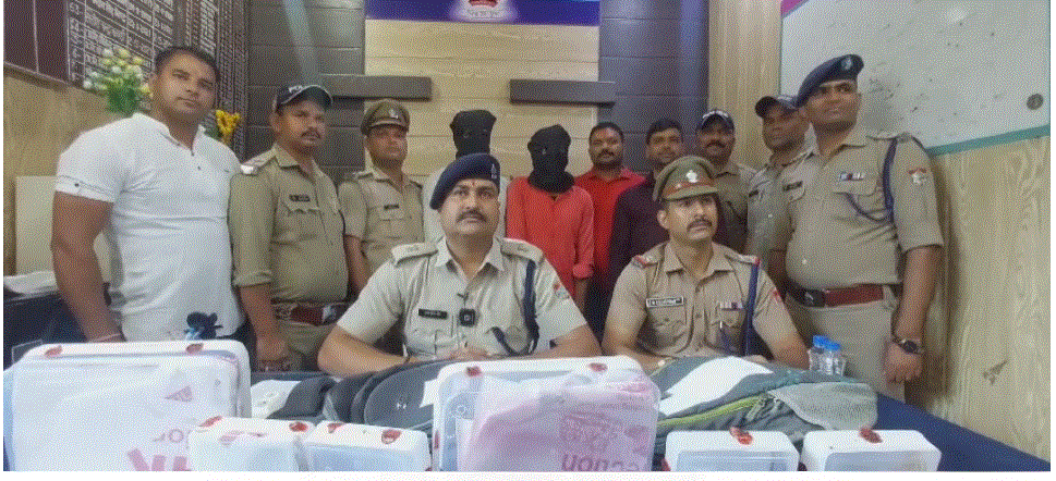 गदरपुर पुलिस को मिली बड़ी सफलता चोरी के माल के साथ दो चोरों को गिरफ्तार करने वाले के समक्ष किया पेश