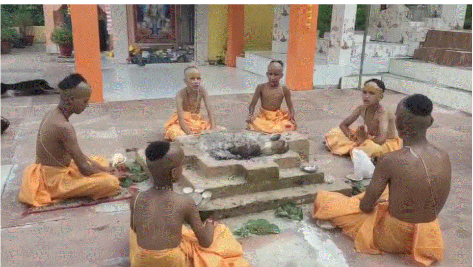 गुरुकुल बद्रीनारायण संस्कृत विद्यालय रायकोली में हर्षोल्लास के साथ मनाया गया रक्षाबंधन पर्व।