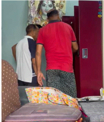 हल्द्वानी : खिड़की का ग्रील तोड़कर चोरों ने नकदी और जेवरात पर किया हाथ साफ…