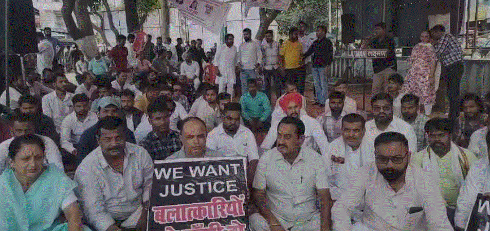 महिला उत्पीड़न के खिलाफ यूथ कांग्रेस का प्रदेश सरकार के खिलाफ हल्ला बोल।