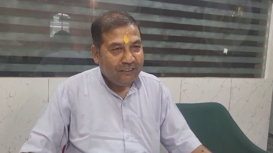 पूर्व विधायक प्रेमानंद महाजन विभिन्न मुद्दों को लेकर गैरसैण में तीन दिवसीय धरना प्रदर्शन