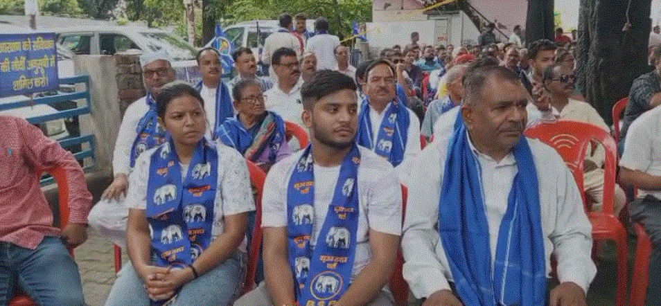 भारत बंद के साथ-साथ हल्द्वानी में भी एससी एसटी के लोगों ने दिया धरना