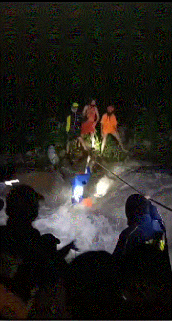 बद्रीनाथ में चार साधुओं को SDRF ने मौत के मुँह से निकाला ।