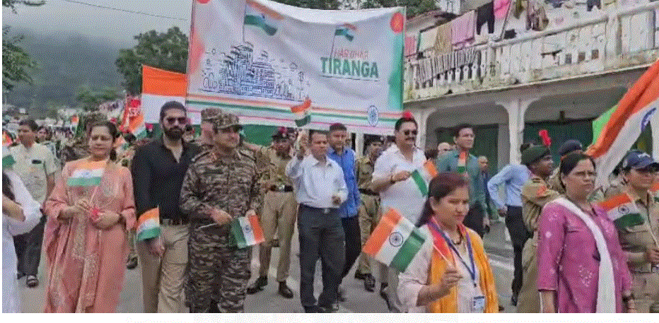 सेना की पहल पर नरेंद्रनगर बाजार के मुख्य मार्गों पर भव्य तिरंगा रैली निकाली गयी