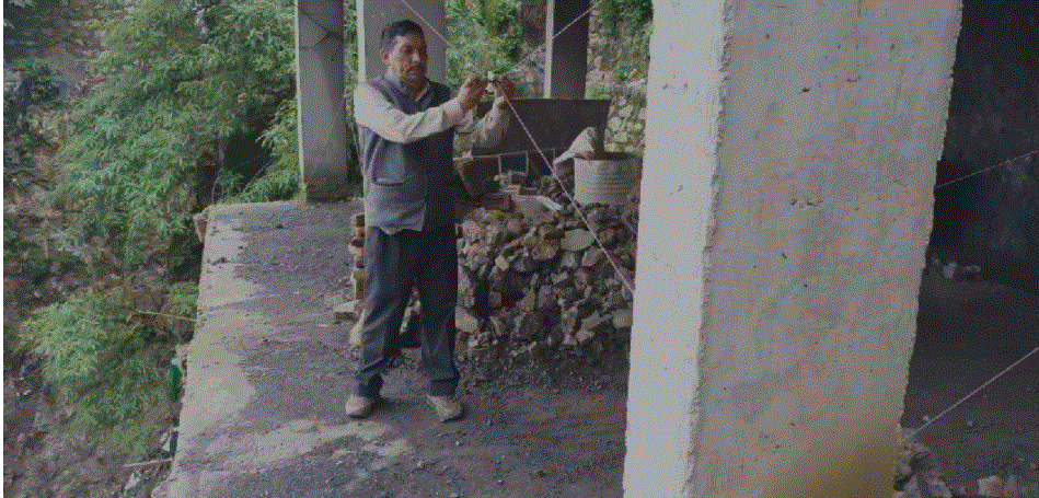 दो निर्माण सील किया