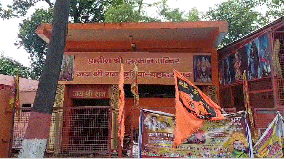 हनुमान मंदिर का दरवाजा तोड़ लाखो की नकदी,गहने चोरी