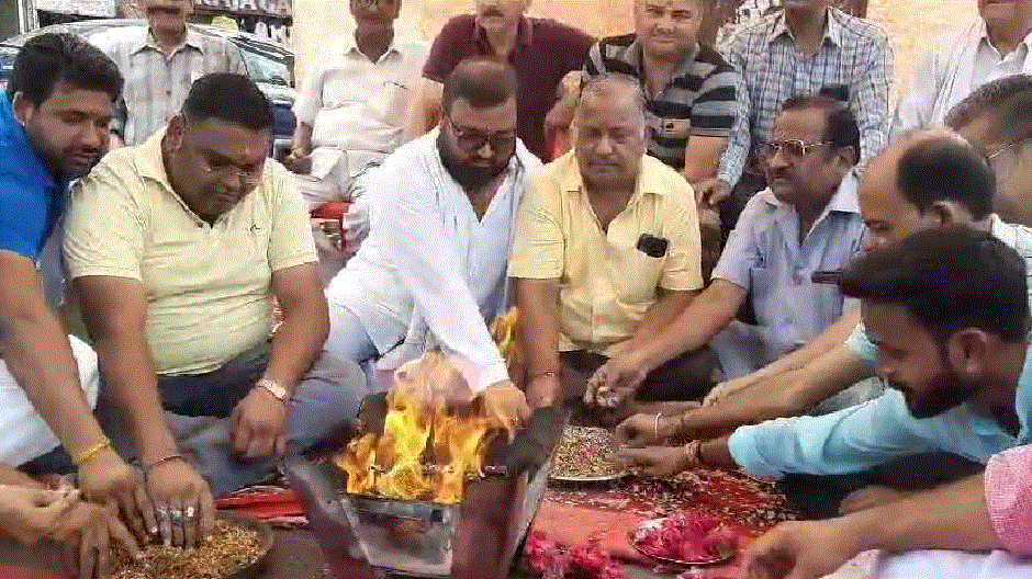 उत्तराखंड सरकार ओर भाजपा नेतायों की बुद्धि शुद्धि के लिए यज्ञ किया