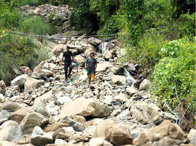 रात में मलबा और सुबह दिखा ताबही का मंजर ,हल्द्वानी में भारी बारिश के बाद घरो में घुसा 3 फिट तक मलबा