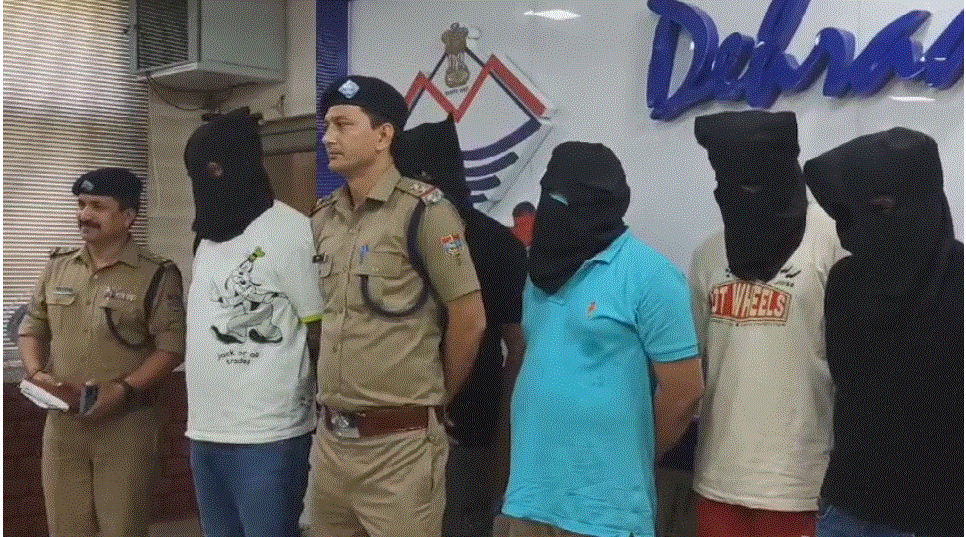 फर्जी कॉल सेन्टर का हुआ भंडाफोड़