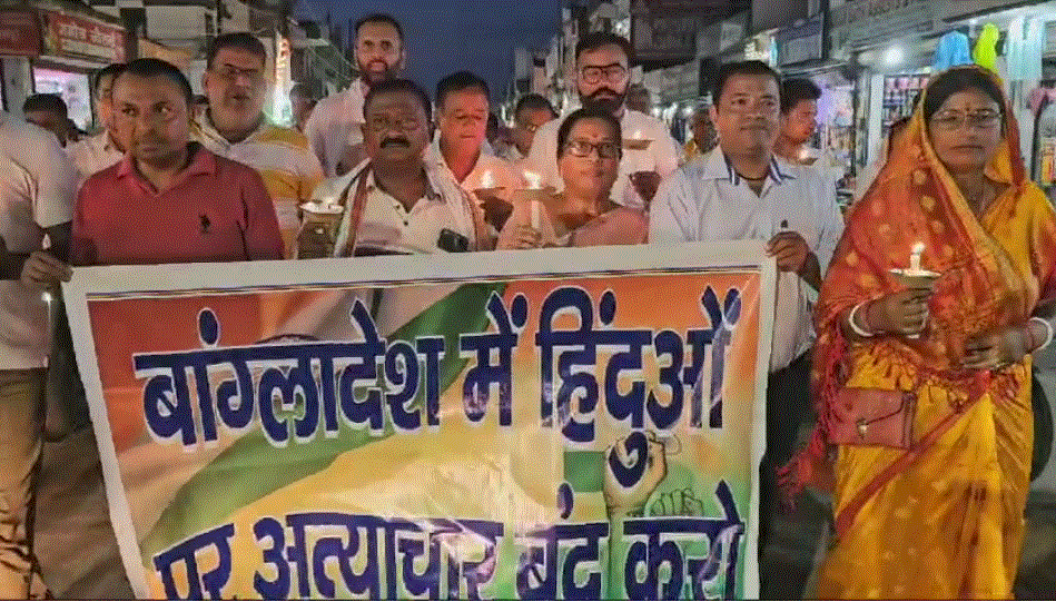 बांग्लादेश में हो रहे हिंसा ( उपद्रव ) में मारे गए लोगो को कैंडल मार्च यात्रा कर दी श्रद्धांजलि।भारत सरकार से सुरक्षा की करी मांग