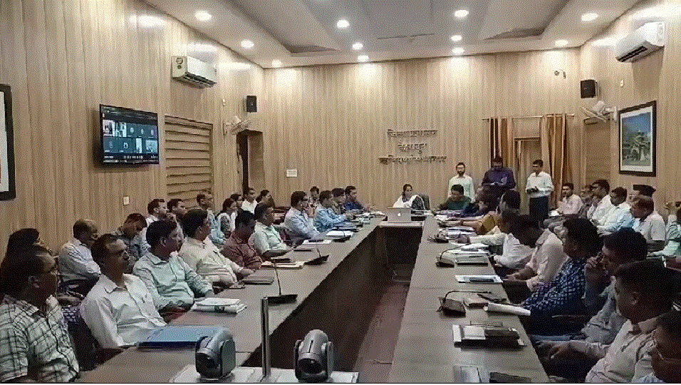 राजधानी दून में हर सोमवार को जिलाधिकारी द्वारा आम जनमानस की शिकायतें सुनी गई|