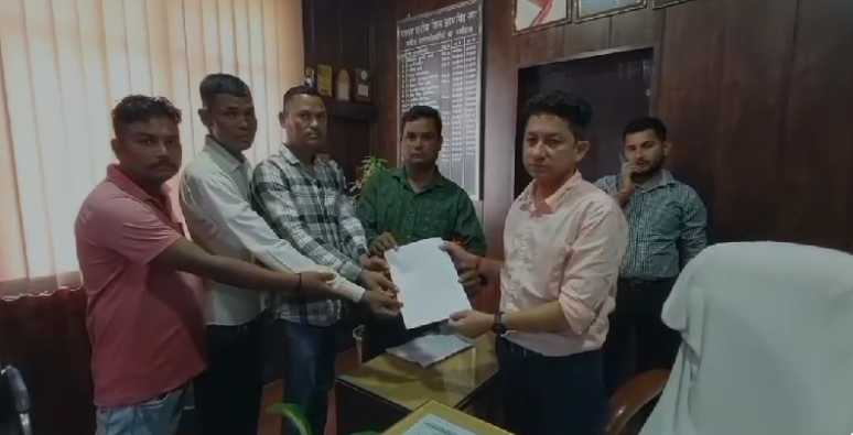 _वन कॉइन क्रिप्टो करेंसी नाम से ठगी के शिकार हुए व्यक्तियों ने एसडीएम को दिया ज्ञापन