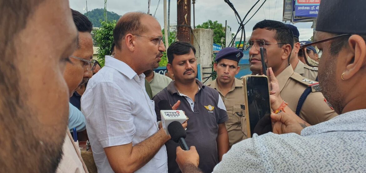 वार्ता के बजाय पहुँचाया हल्द्वानी कोतवाली