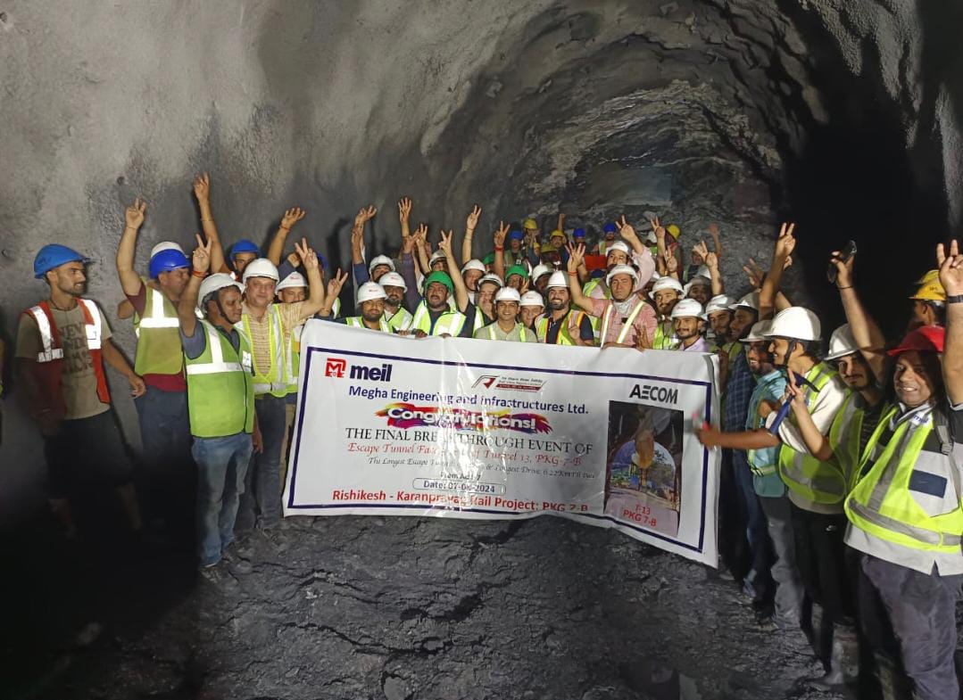 ऋषिकेश करणप्रयाग रेल परियोजना की निकासी सुरंग संख्या 13 आर पर ब्रेक थ्रू।
