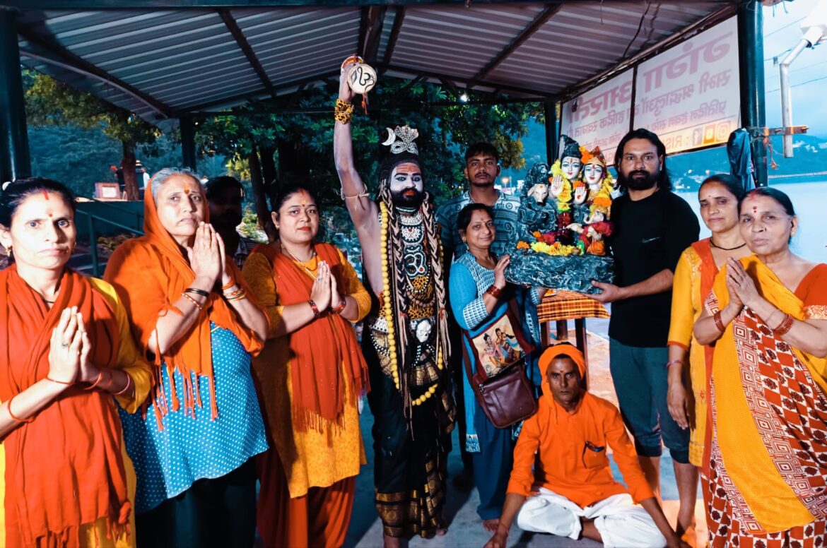महिलाओ की गंगा आरती मे महादेव की शाही सवारी।