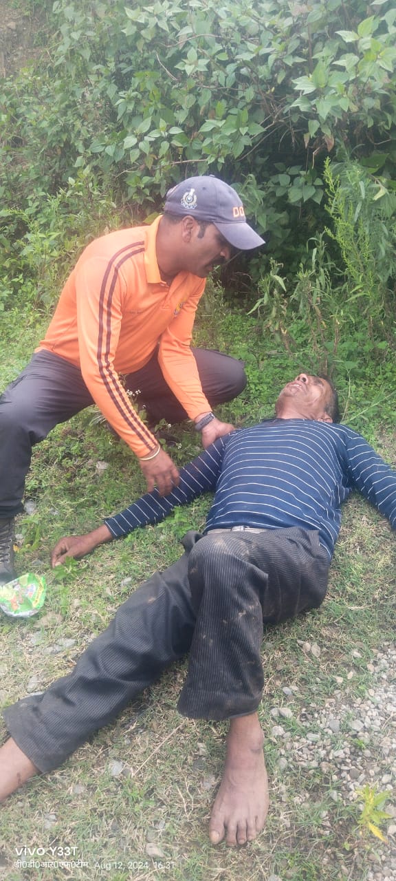 मैक्स वाहन दुर्घटना में एक की मौत