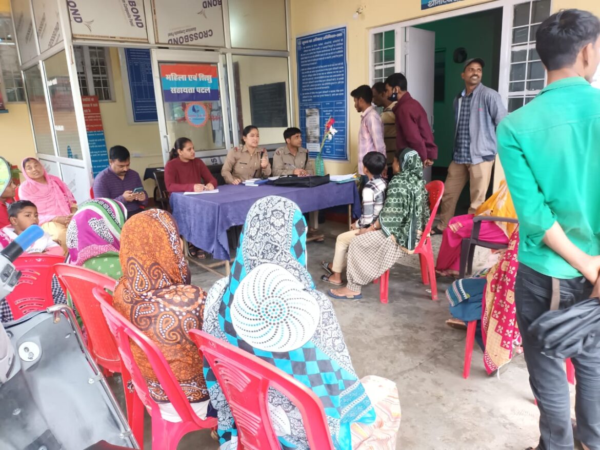 तल्लीताल पुलिस ने कूड़ा बीनने वाले व्यक्तियों/ परिजनों एवं बच्चों की विस्तृत काउंसलिंग कर नशे के दलदल से बचाने हेतु आवश्यक जानकारी दे कर किया प्रेरित