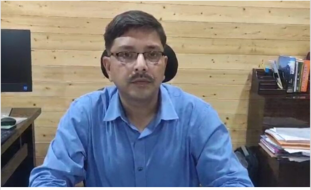 साइबर अपराधियों के हौसले बुलंद डीएम चंपावत नवनीत पांडे की बनाई फर्जी व्हाट्सएप आईडी