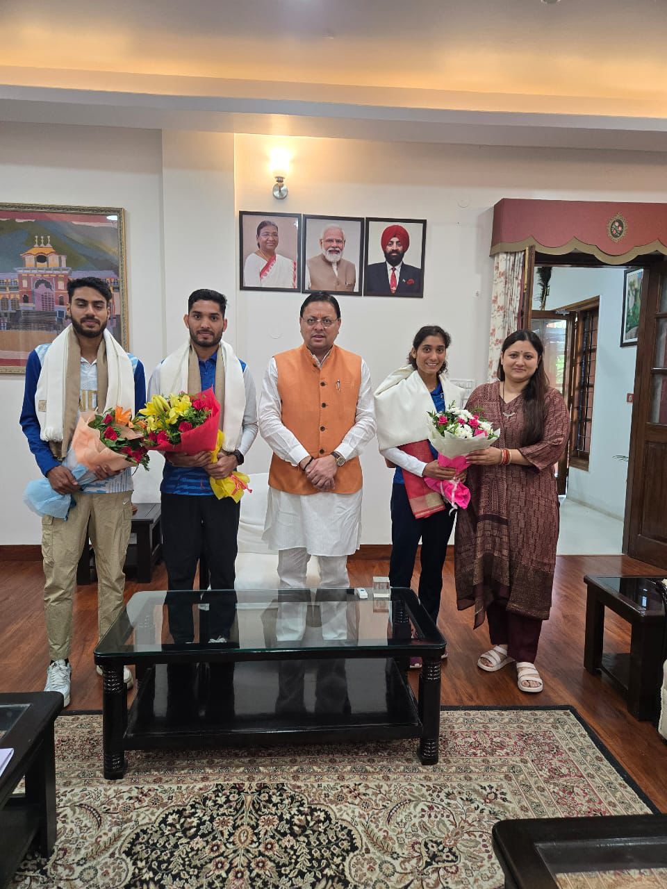 मुख्यमंत्री पुष्कर सिंह धामी से आज पेरिस ओलिंपिक में प्रतिभाग कर लौटे खिलाड़ियों अंकिता ध्यानी, परमजीत सिंह एवं सूरज पंवार ने भेंट की।