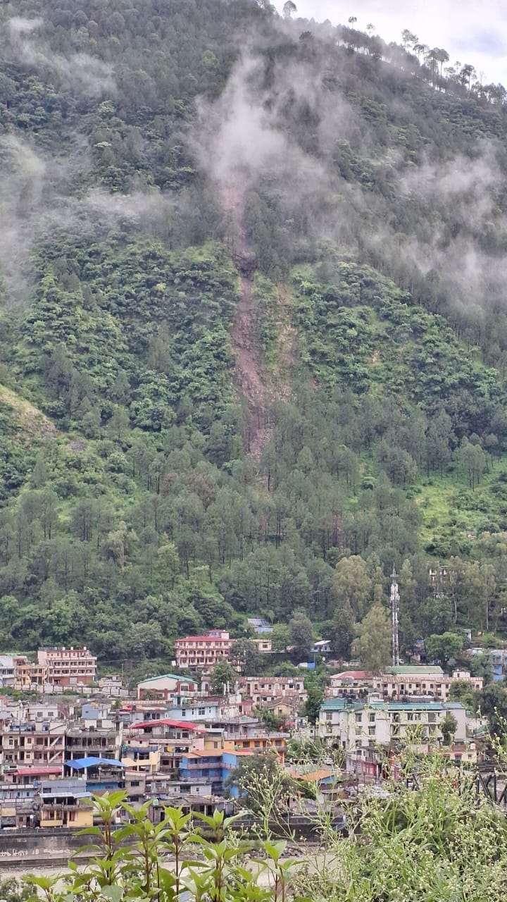 उत्तरकाशी 21 साल बाद वरुणावत पर्वत की फिर से बन रहा है नासुर