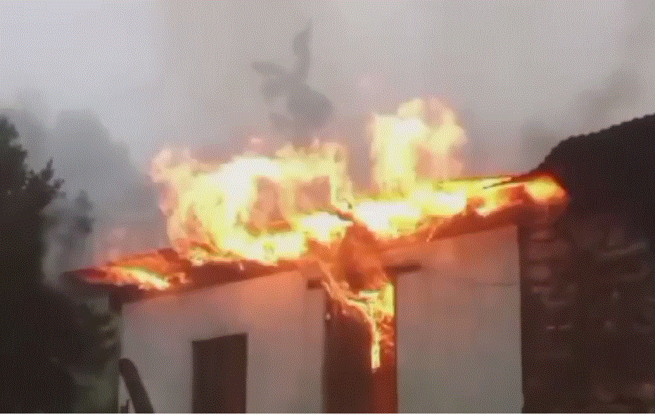 नोलिया गांव पाटी में शॉर्ट सर्किट से दो मकानो में लगी भीषण आग लाखों का हुआ नुकसान