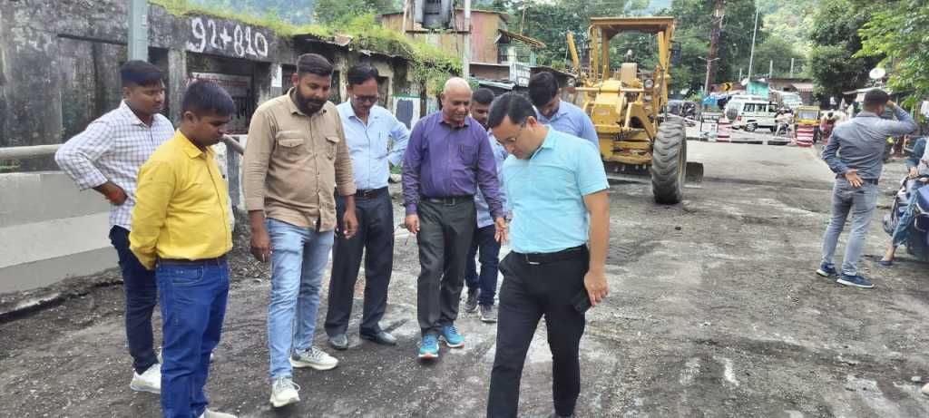 हल्द्वानी : काठगोदाम पुल का एसडीएम परितोष वर्मा ने किया निरीक्षण,काम जल्द पूरा करने के दिए निर्देश…