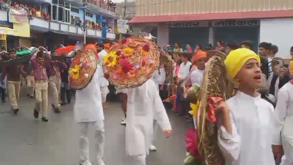 लोहाघाट में धूमधाम से मनाया गया स्वतंत्रता दिवस विभिन्न स्कूलों ने निकाली आकर्षक झांकियां