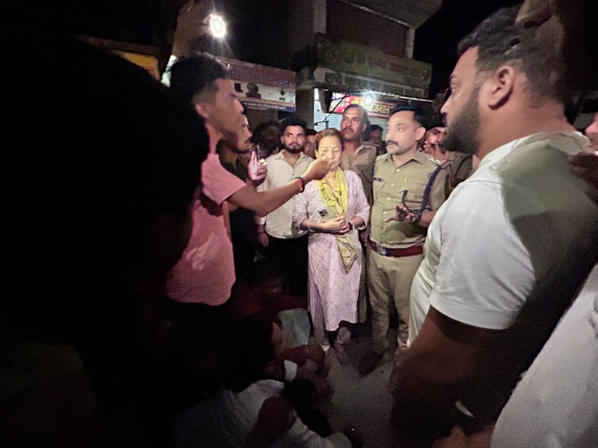 छात्र नेताओं ने हल्दूचौड़ पुलिस चौकी इंचार्ज पर लगाया मारपीट और गालीगलौज का आरोप,हुआ हंगामा