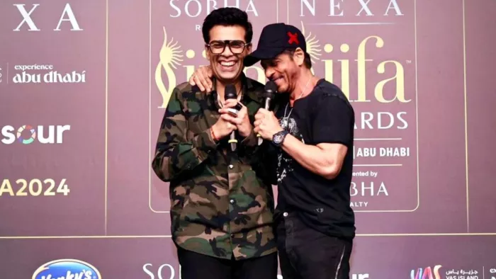 ‘और कितना होस्ट करेगा,’ Shah Rukh Khan ने सबके सामने उड़ाया करण जौहर का मजाक, फिल्ममेकिंग पर मारा कमेंट